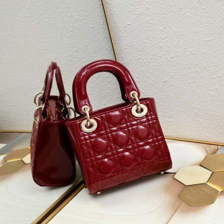 Picture of Dior Handbags _SKUfw239218826fw